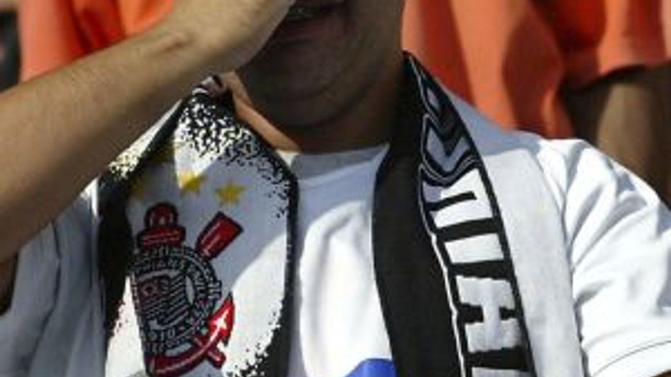 Fanúšikovia Corinthiansu niesli vypadnutie ťažko.