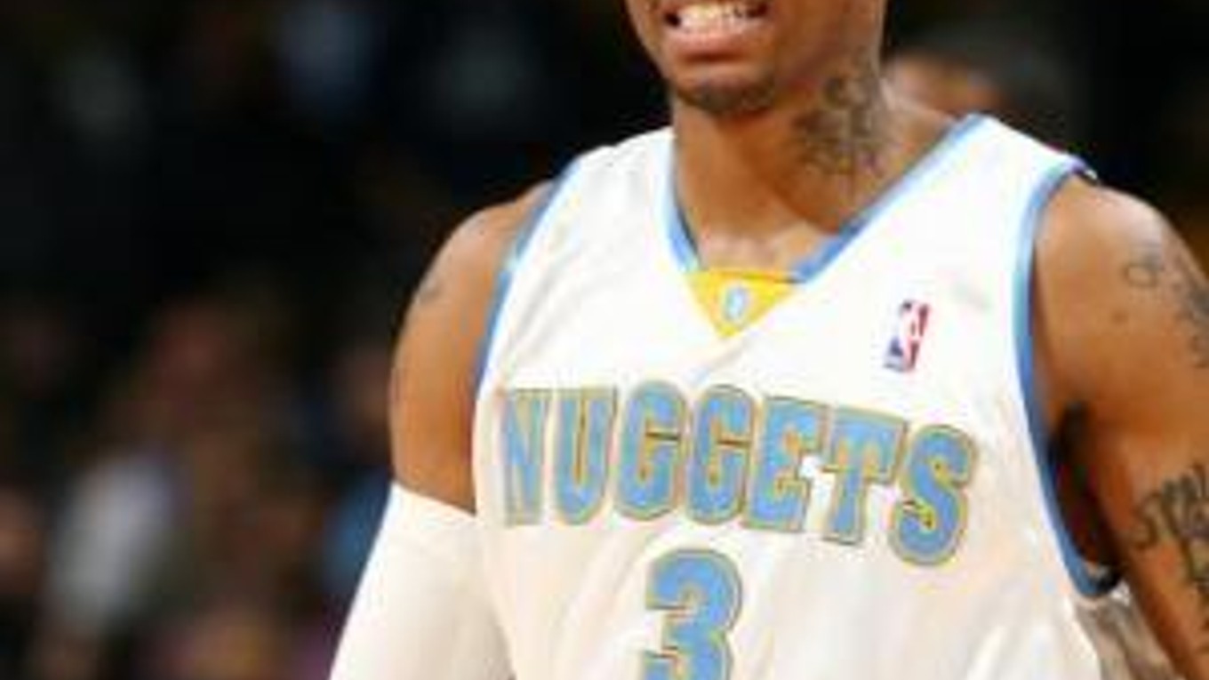 Denveru Nuggets dnes nepomohlo v zápase proti Los Angeles Lakers ani 51 bodov rozohrávača Allena Iversona.