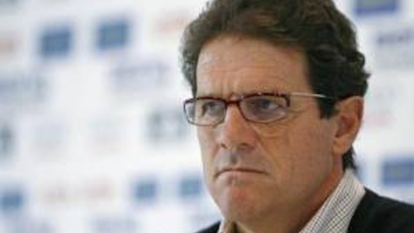 Talian Fabio Capello strieda na lavičke anglickej futbalovej reprezentácie Steva McLarena.