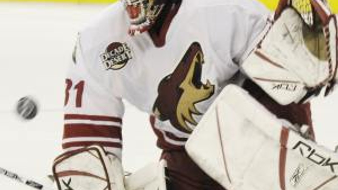 Naposledy pôsobil Curtis Joseph v NHL v drese Phoenixu Coyotes.