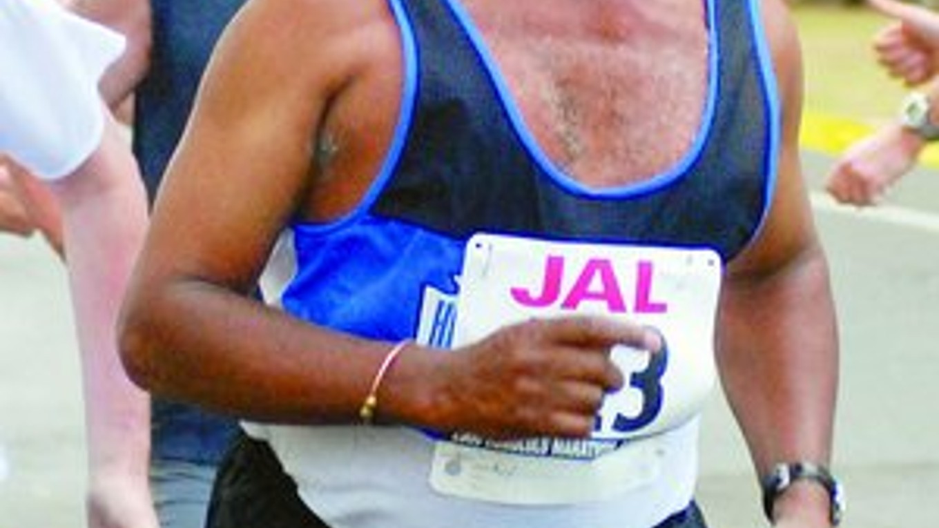 Kipchoge Keino počas vlaňajšieho rekreačného behu v Honolulu.