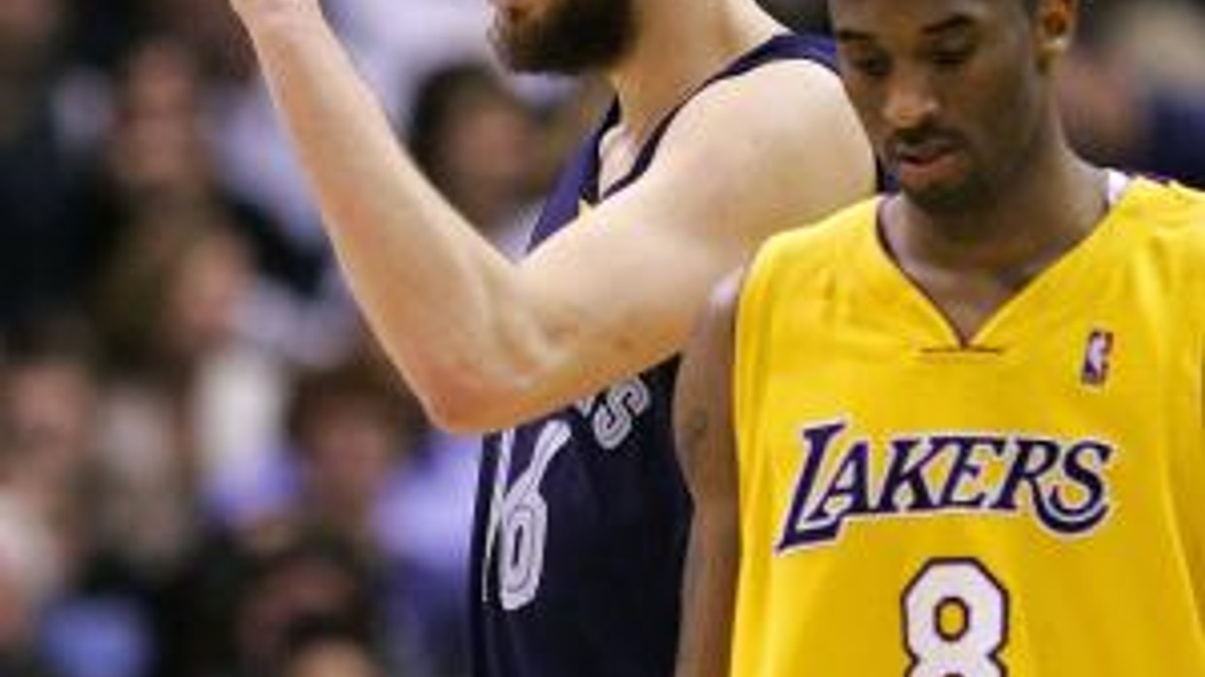 Španielsky majster sveta Pau Gasol sa stal spoluhráčom Kobeho Bryanta v LA Lakers