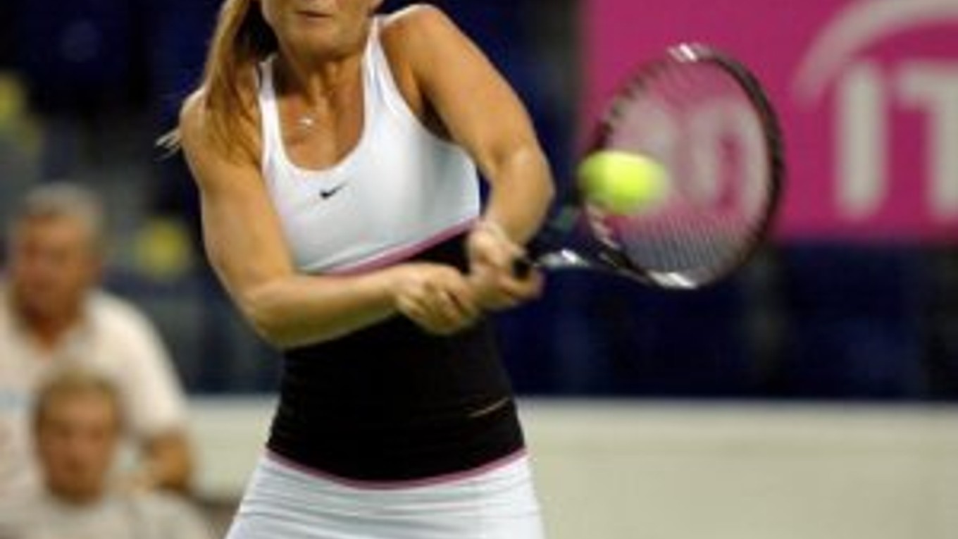 V úvodnej dvojhre barážového stretnutia o účasť v II. svetovej skupine tenisového Pohára federácie medzi Slovenskom a Srbskom v košickej Steel Aréne nastúpili 14. júla 2007 proti sebe Daniela Hantuchová (na snímke) a Ana Timotičová