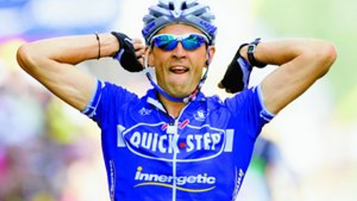 Francúz Cédric Vasseur sa teší z prvenstva v 10. etape Tour de France.