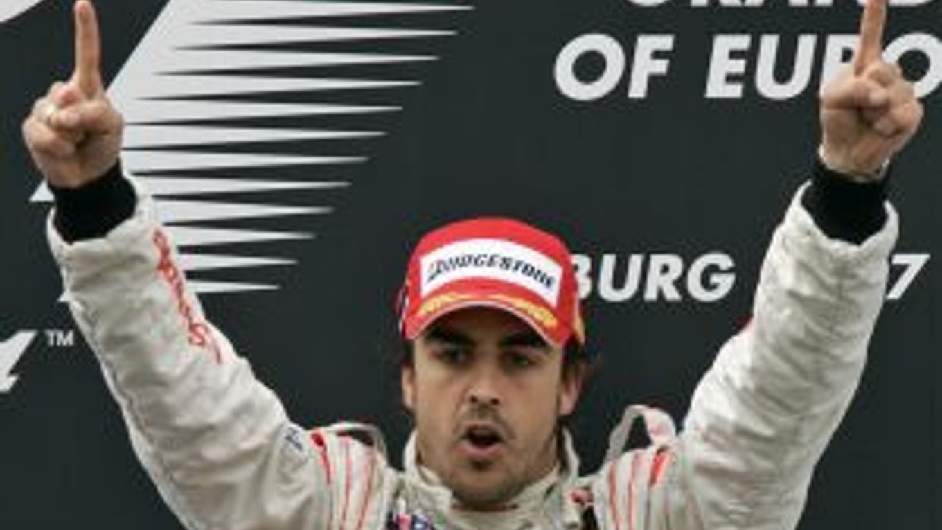 Jazdec McLaren Mercedes Fernando Alonso sa stal hrdinom VC Európy
