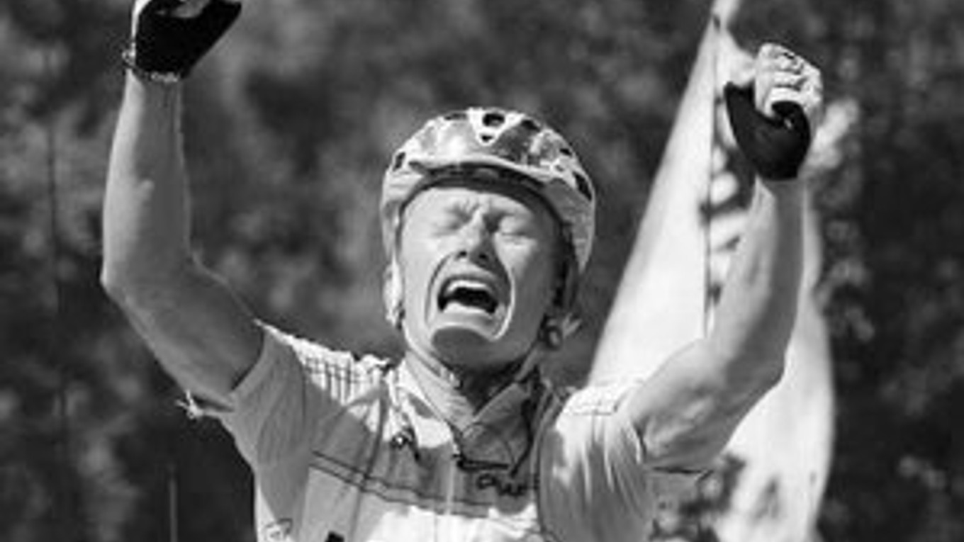 Alexander Vinokurov takto oslavoval víťazstvo v 15. etape.