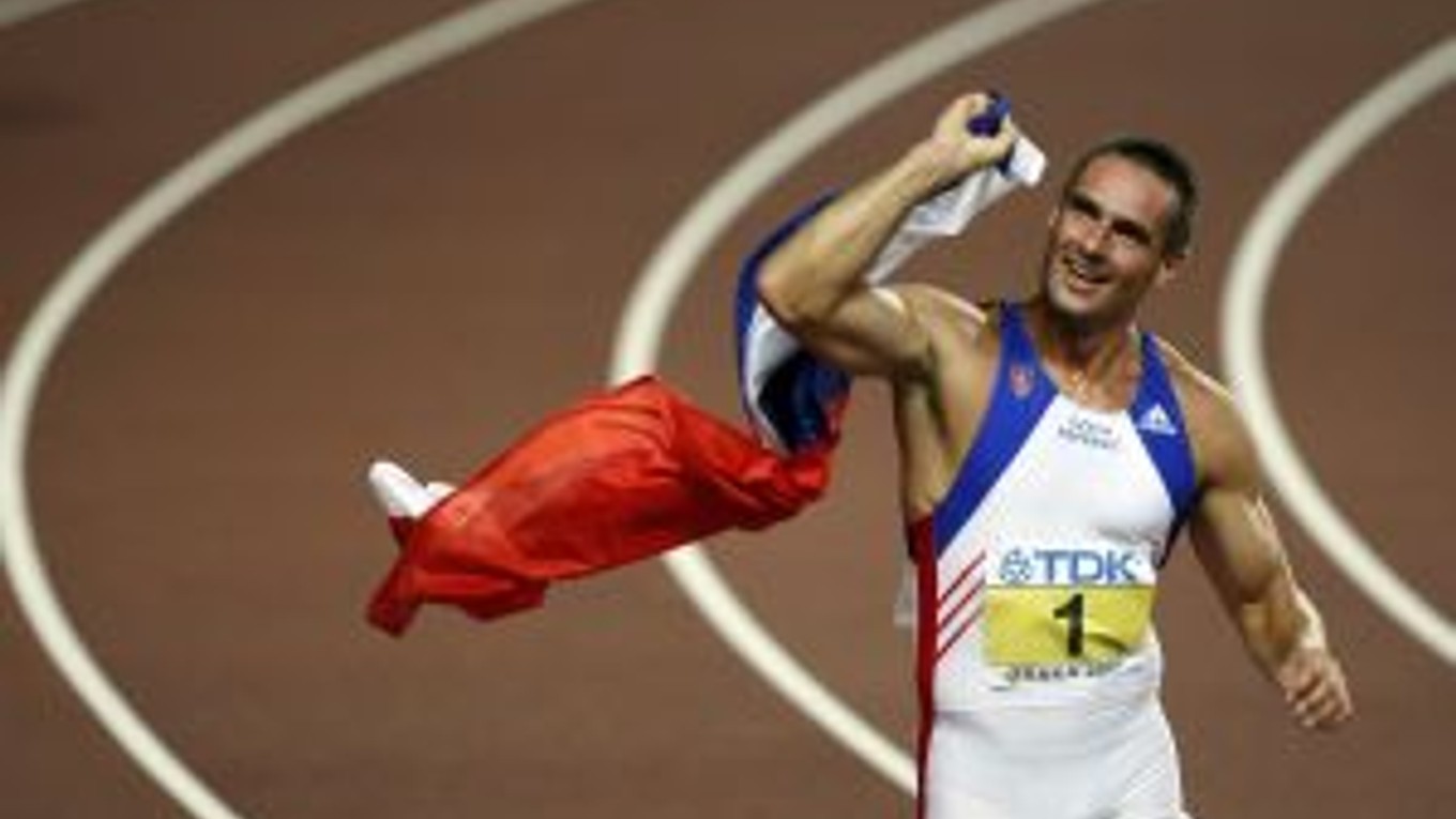 Roman Šebrle a jeho zlatá radosť.