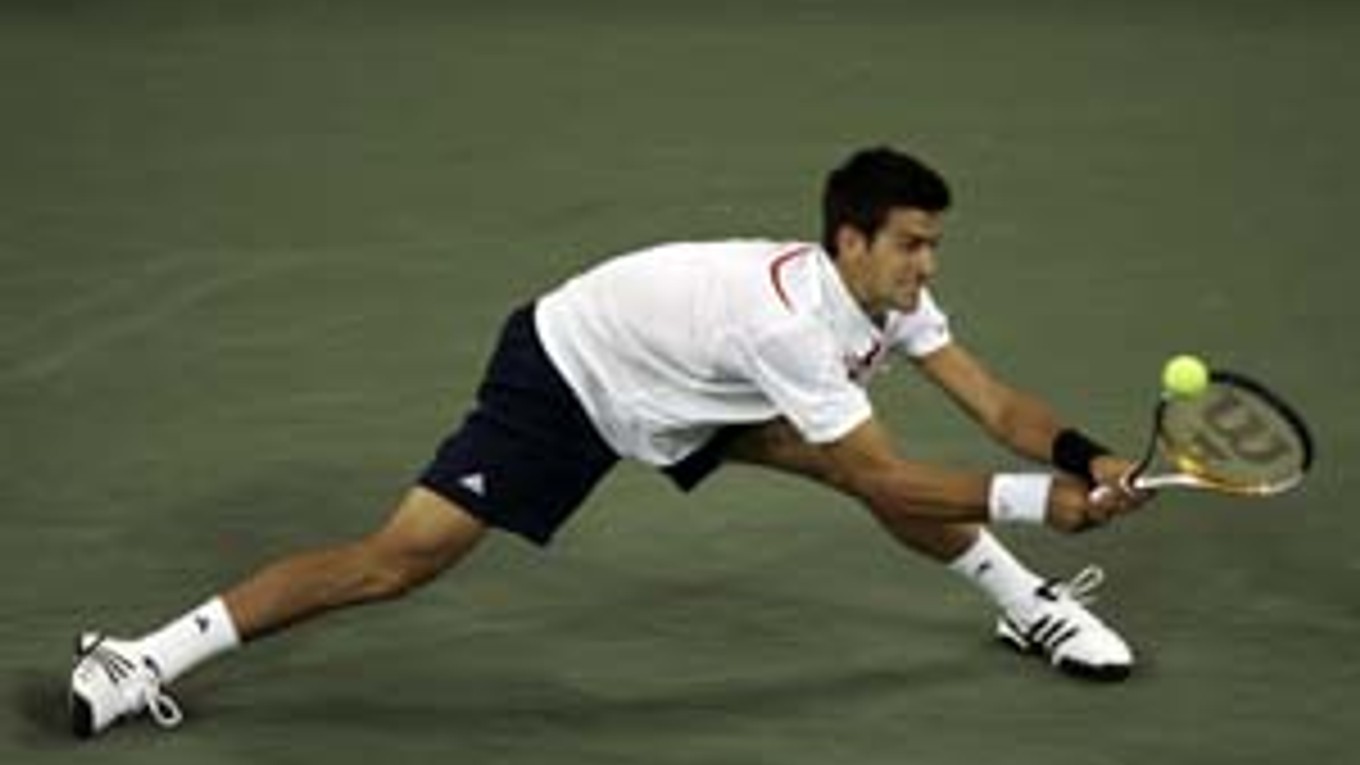 Srbský tenista Novak Djokovič predvádzal vo štvrťfinálovom zápase US Open proti Carlosovi Moyovi akrobatické kúsky. Zverenec slovenského trénera Mariána Vajdu vyhral 6:4, 7:6 (7), 6:1 a v dnešnom semifinále ho čaká ďalší Španiel David Ferrer.