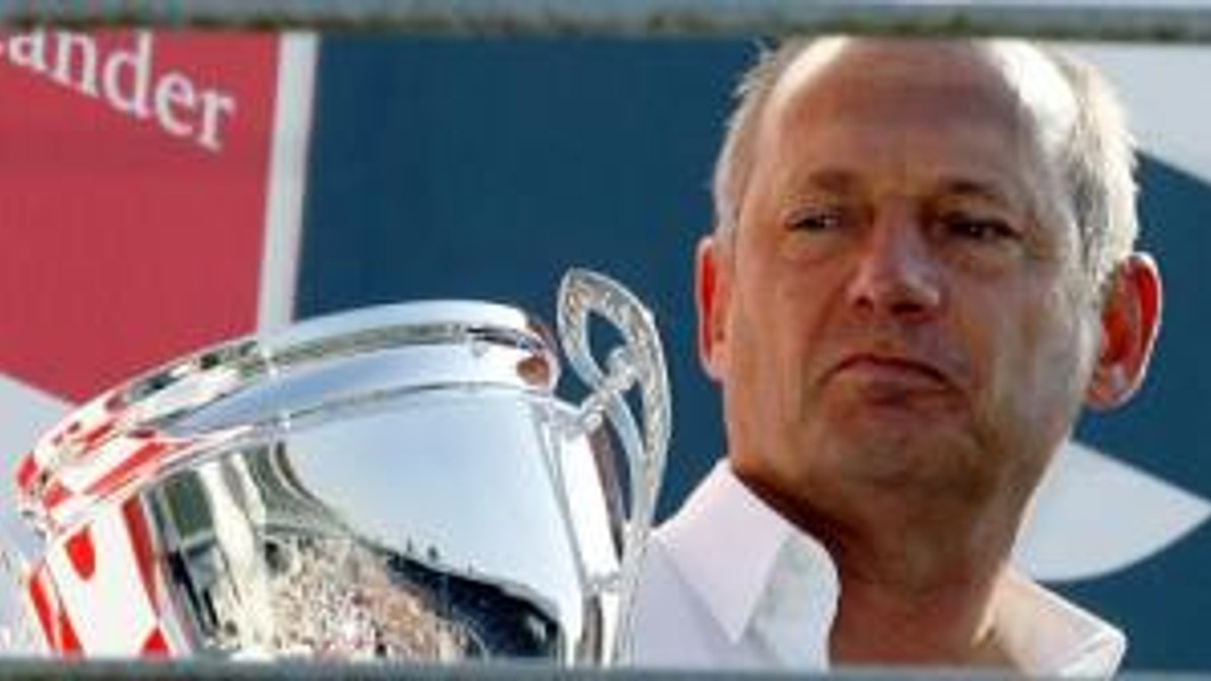 Šéf McLarenu Ron Dennis sa môže rozlúčiť s triumfom v Pohári konštruktérov