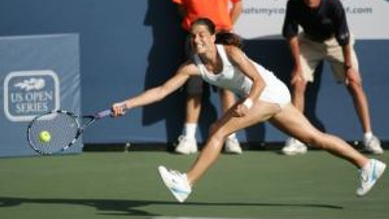 Janette Husárová postúpila spolu s Češkou Benešovou na turnaji v Luxemburgu už do semifinále štvorhry