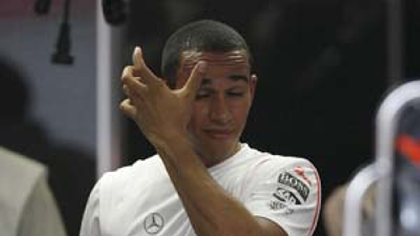 Britský jazdec Lewis Hamilton z tímu McLaren mal na Veľkej cene Číny na dosah titul majstra sveta vo formule 1. Šancu však nevyužil.