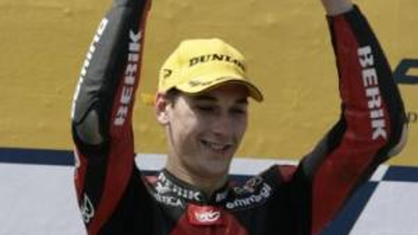 Čech Lukáš Pešek sa teší zo svojho druhého triumfu v kariére v kategórii do 125 cc