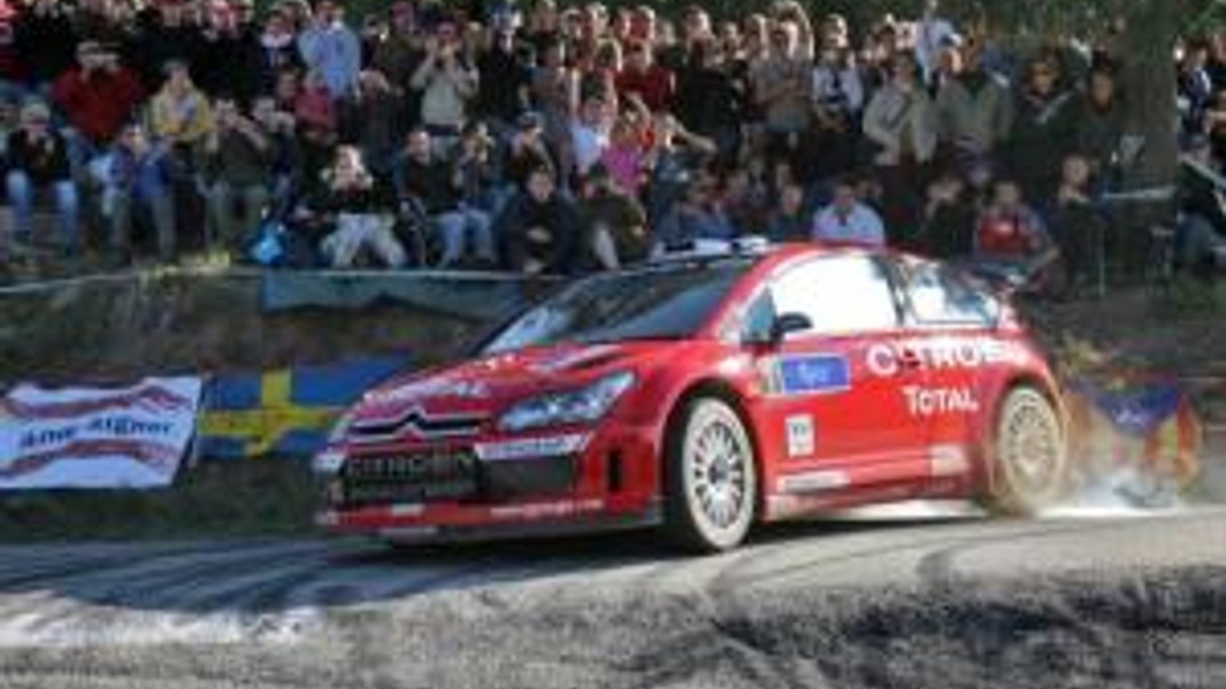 Francúz Sebastien Loeb si udržal vďaka korzickému víťazstvu šancu na titul majstra sveta rely