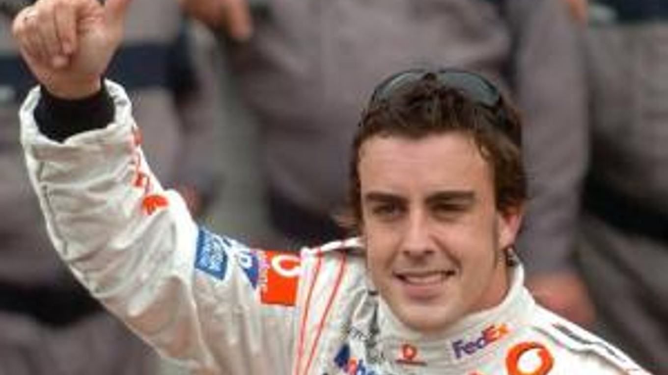 Fernando Alonso s veľkou pravdepodobnosťou zmení po sezóne anglický McLaren za iný tím