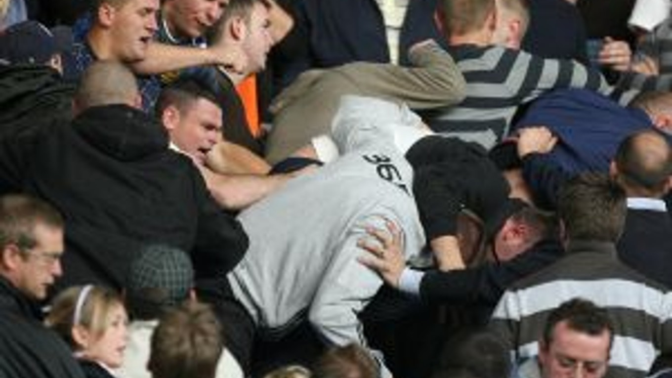 Anglickí fanúšikovia potvrdili svoju povesť aj v Moskve.