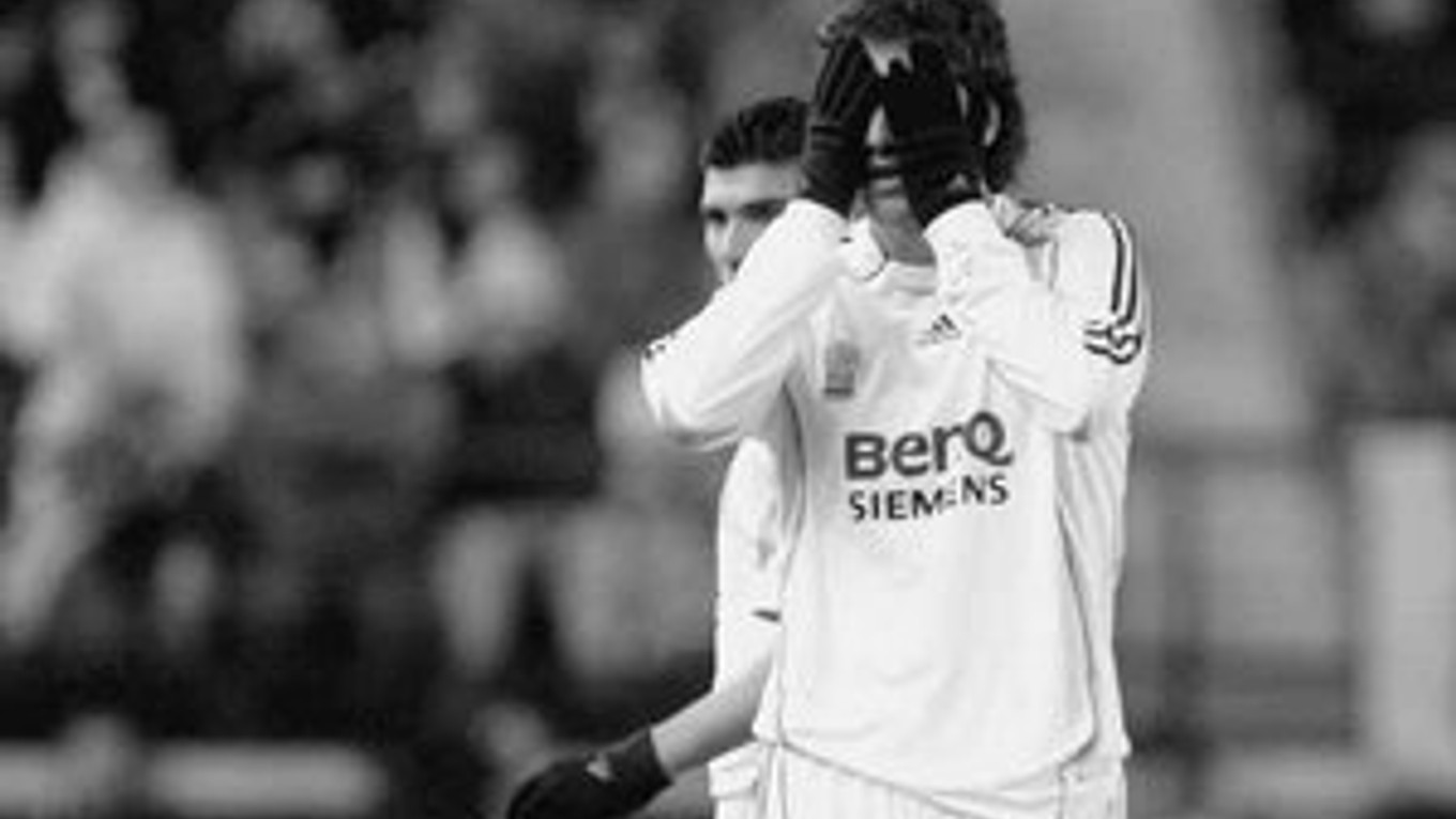 Sklamaný Gonzalo Higuain po nečakanej prehre Realu Madrid na ihrisku Villarrealu 0:1.