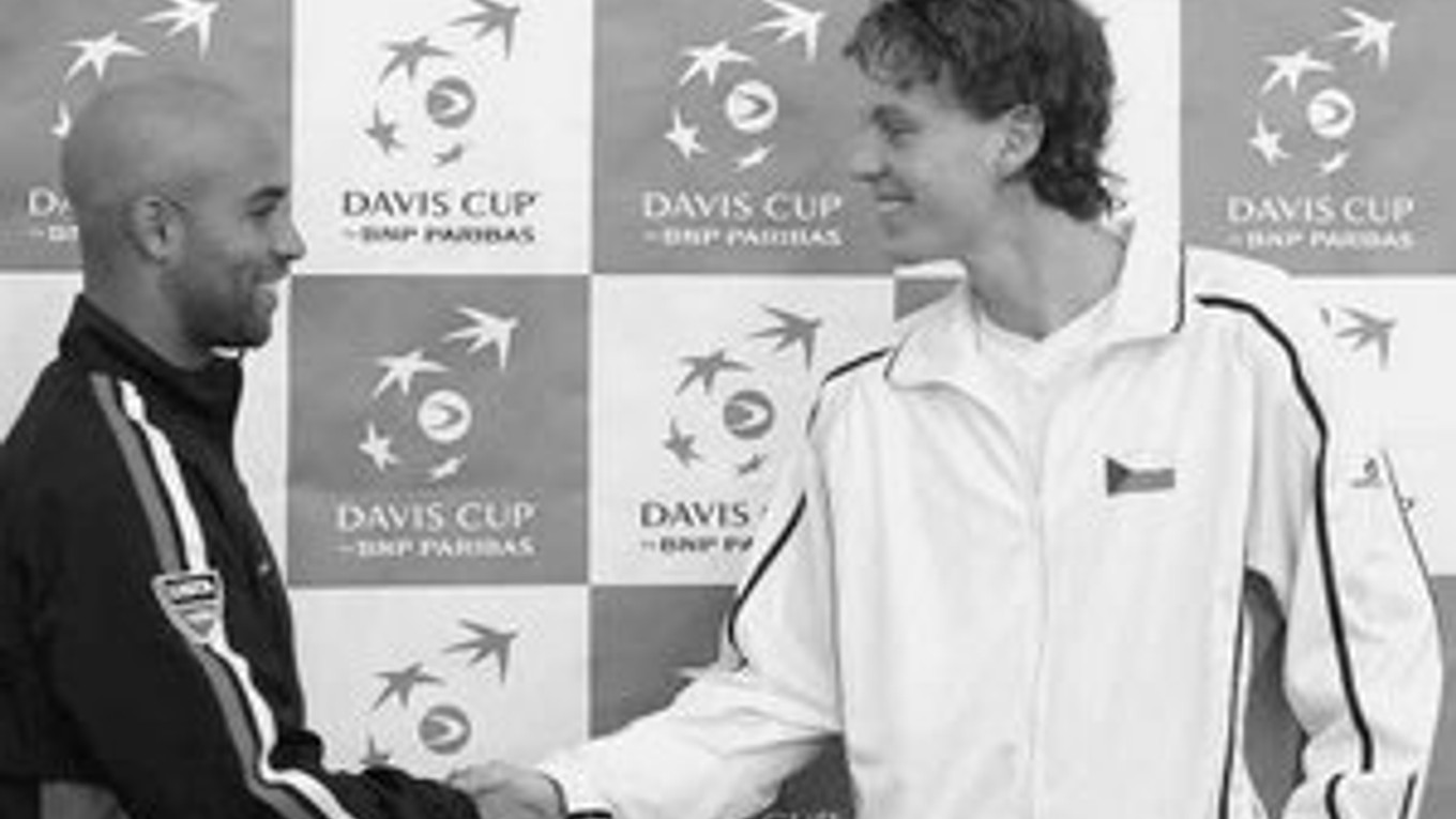 James Blake (vľavo) a Tomáš Berdych nastúpia v dnešnom druhom singli zápasu Česko – USA v Ostrave.