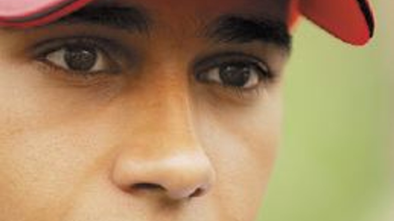 Úspešný nováčik nemá rád prirovnanie, že je Tigerom Woodsom formuly 1. "Som Lewis Hamiltom, som úplne iný," vravel v Bahrajne.