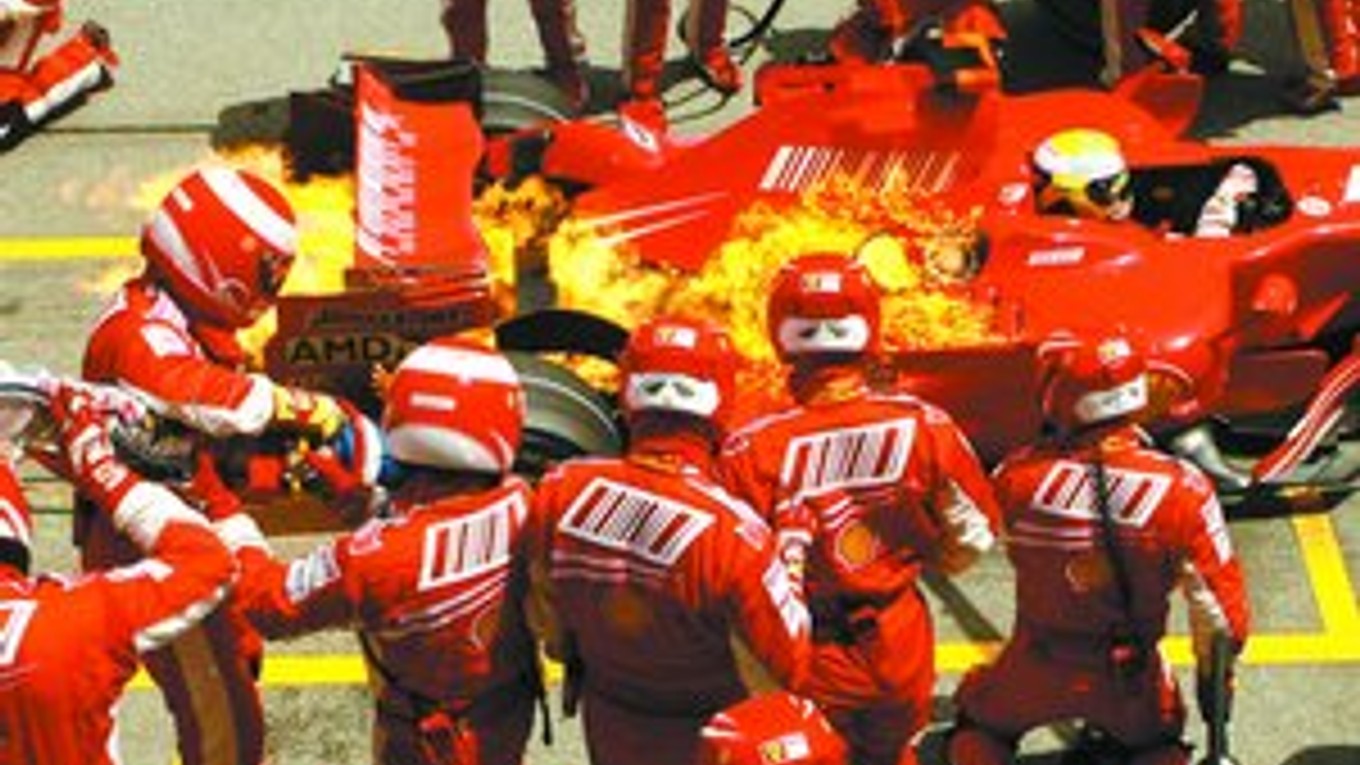 Horiace zvyšky paliva našťastie rýchlo zhasli a Brazílčan Massa si postrážil víťazstvo.