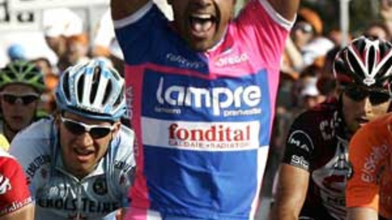 Danilo Napolitano víťazí v 9. etape Giro d'Italia.