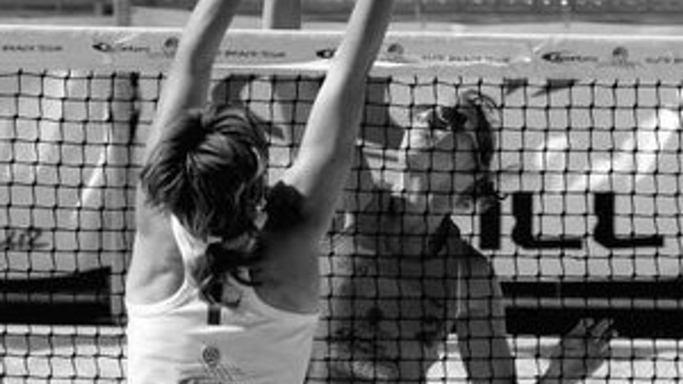 Smečuje Gabriela Tomašeková. Fotografia je z minulého ročníka