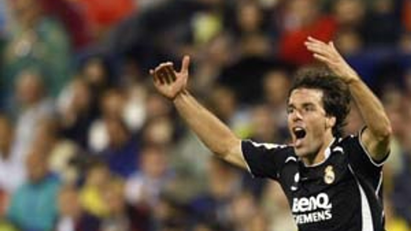 Strelec oboch gólov Realu Madrid a pravdepodobne aj záchranca titulu Ruud Van Nistelroy.