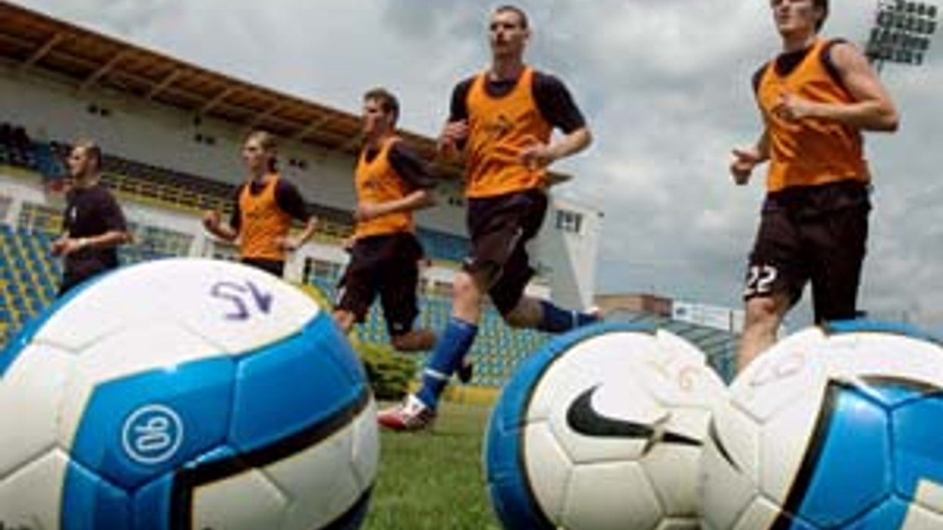Lopta je opäť v strede pozornosti. Slovenskí futbaloví ligisti začali s prípravou na novú sezónu.