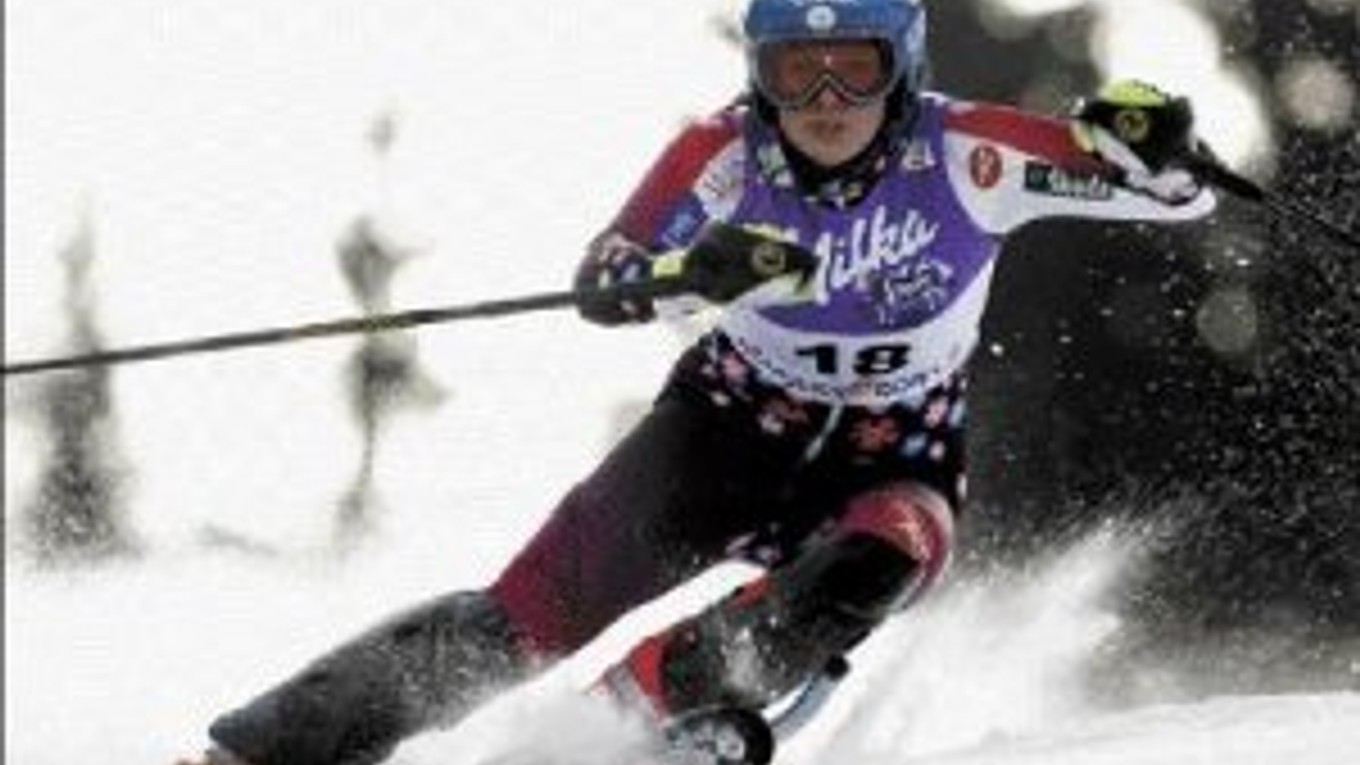 Slovenka Veronika Zuzulová na trati v slalome Svetového pohára žien v slovinskej Kranjskej Gore, kde obsadila 3. miesto. Na dolnej snímke zľava Záhrobská, Schildová a Zuzulová.