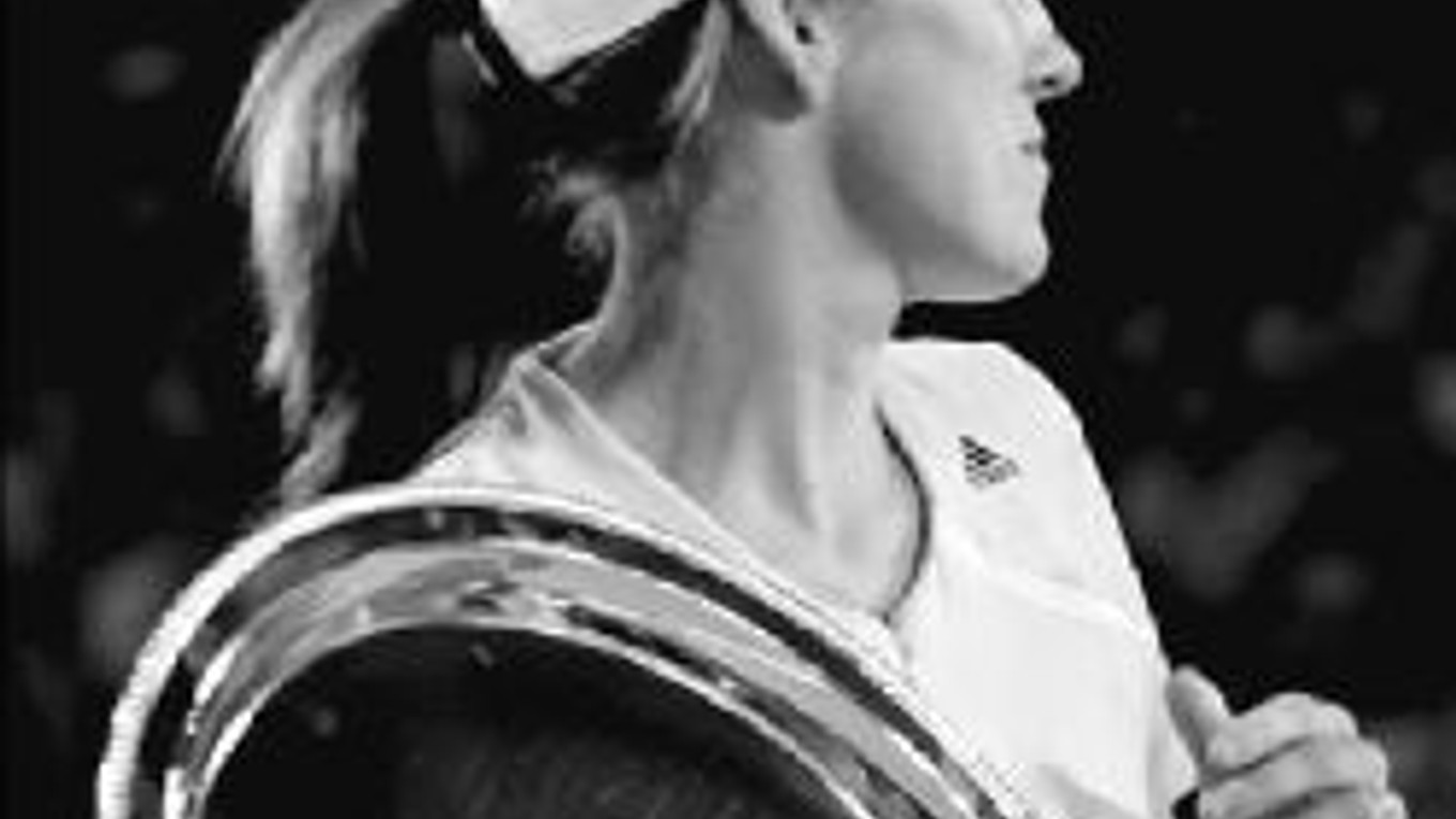Trofej z Austrálie neobháji - Justine Heninová-Hardennová sa z turnaja v Melbourne odhlásila.