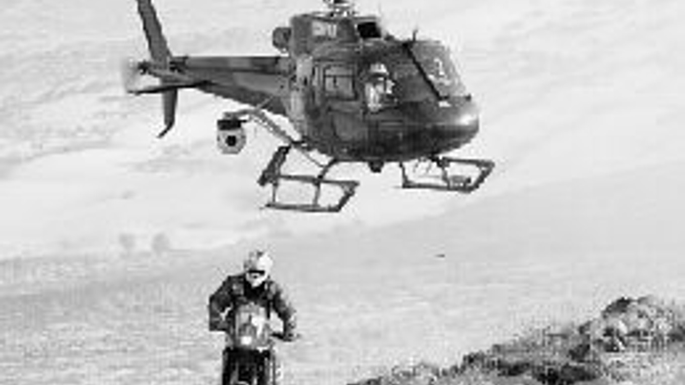 Francúz Cyril Despres na KTM na trati Rely Dakar medzi Atarom a Tichitom.