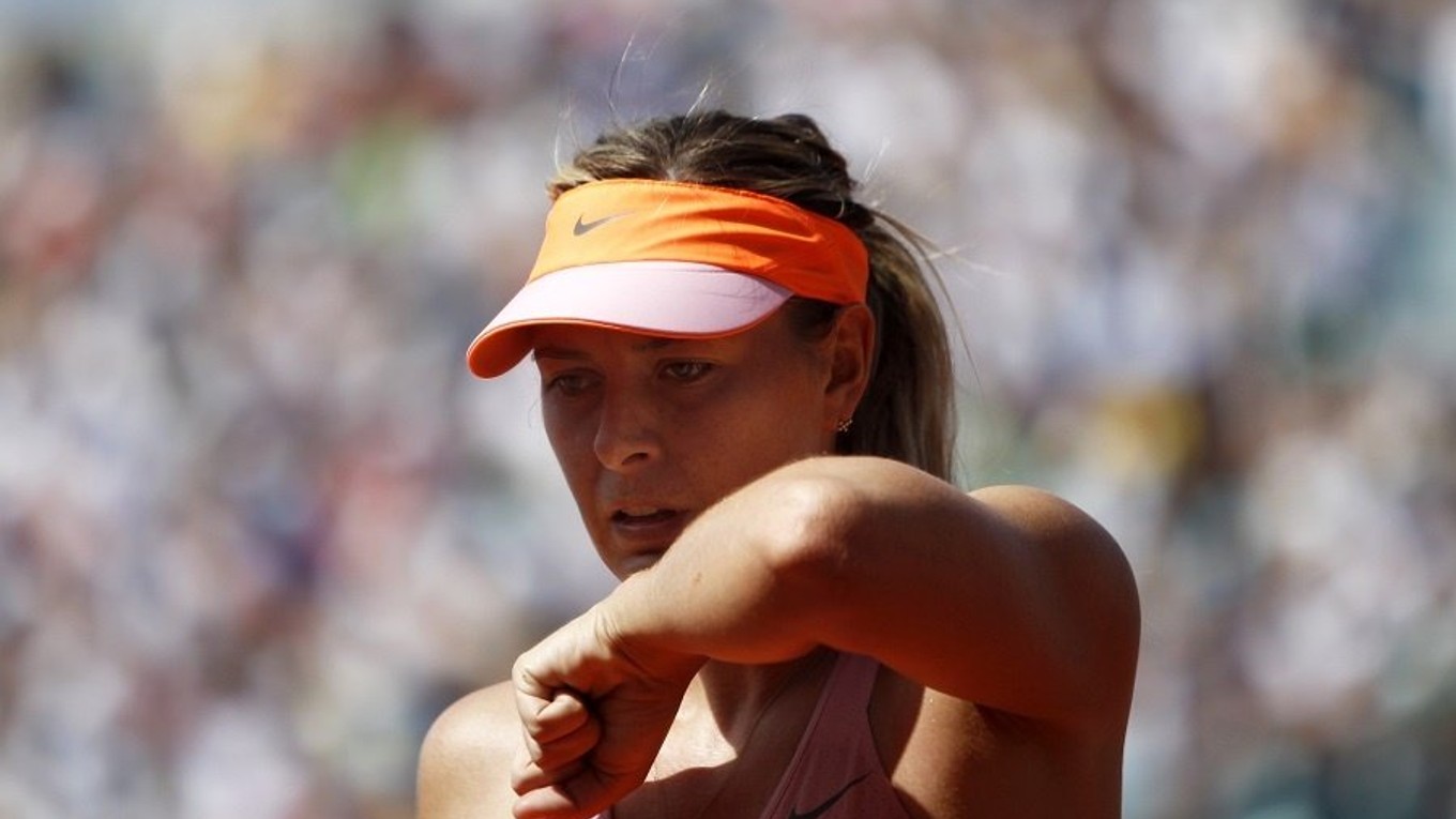 Maria Šarapovová počas finále Roland Garros proti Simone Halepovej.
