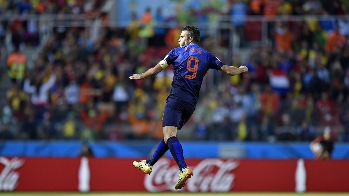 Robin van Persie vyrovnal na 2:2.