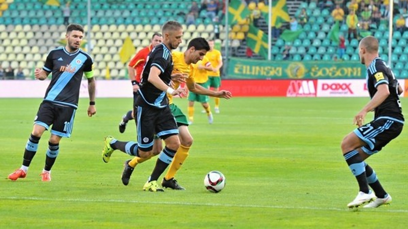 Futbalisti Slovana sa so Žilinou stretli v tejto sezóne dvakrát. Jeden zápas vyhrali, jeden prehrali.