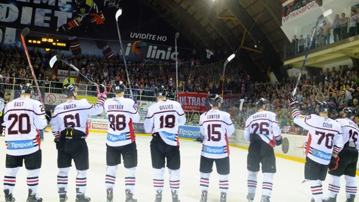 Ďakovačka hokejistov HC '05 iClinic Banská Bystrica po postupe zo semifinále play-off Tipsport ligy.