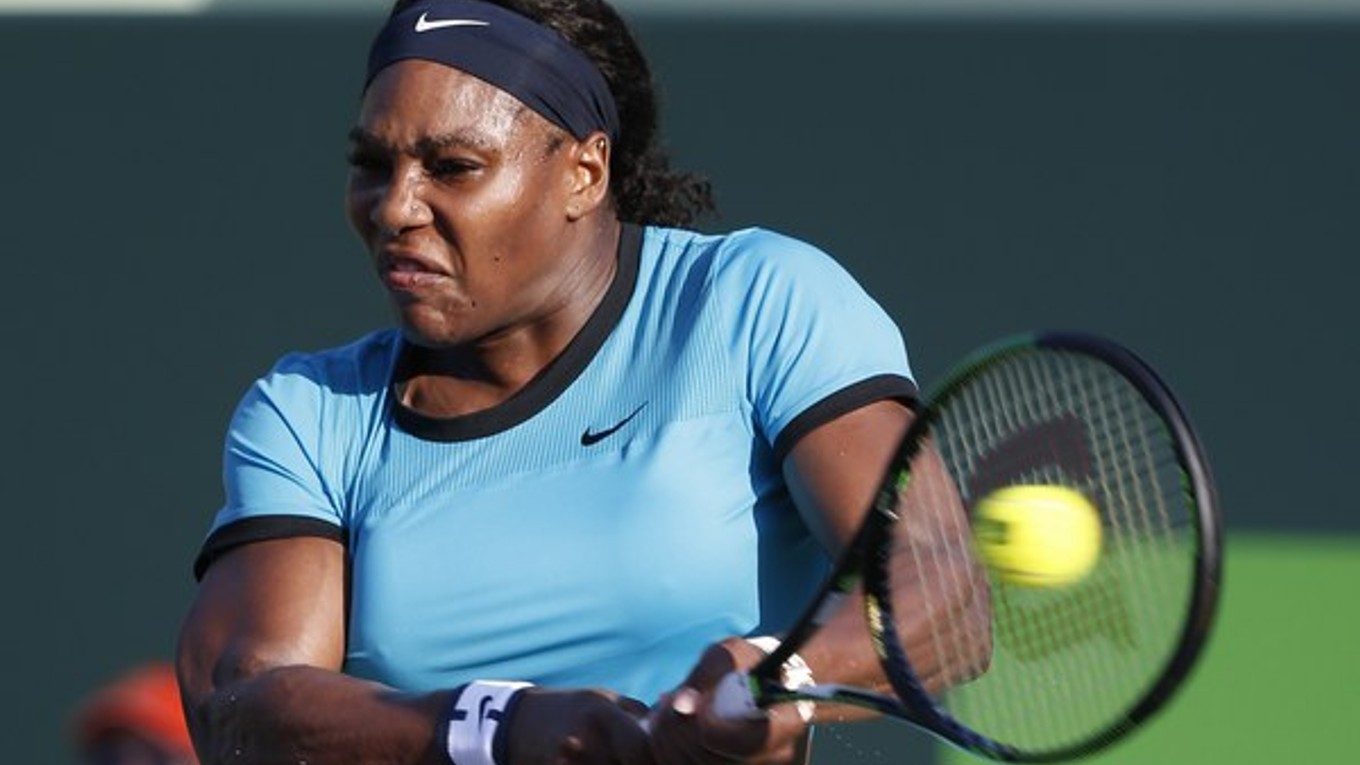 Ženskému tenisu aj naďalej vládne Serena Williams.