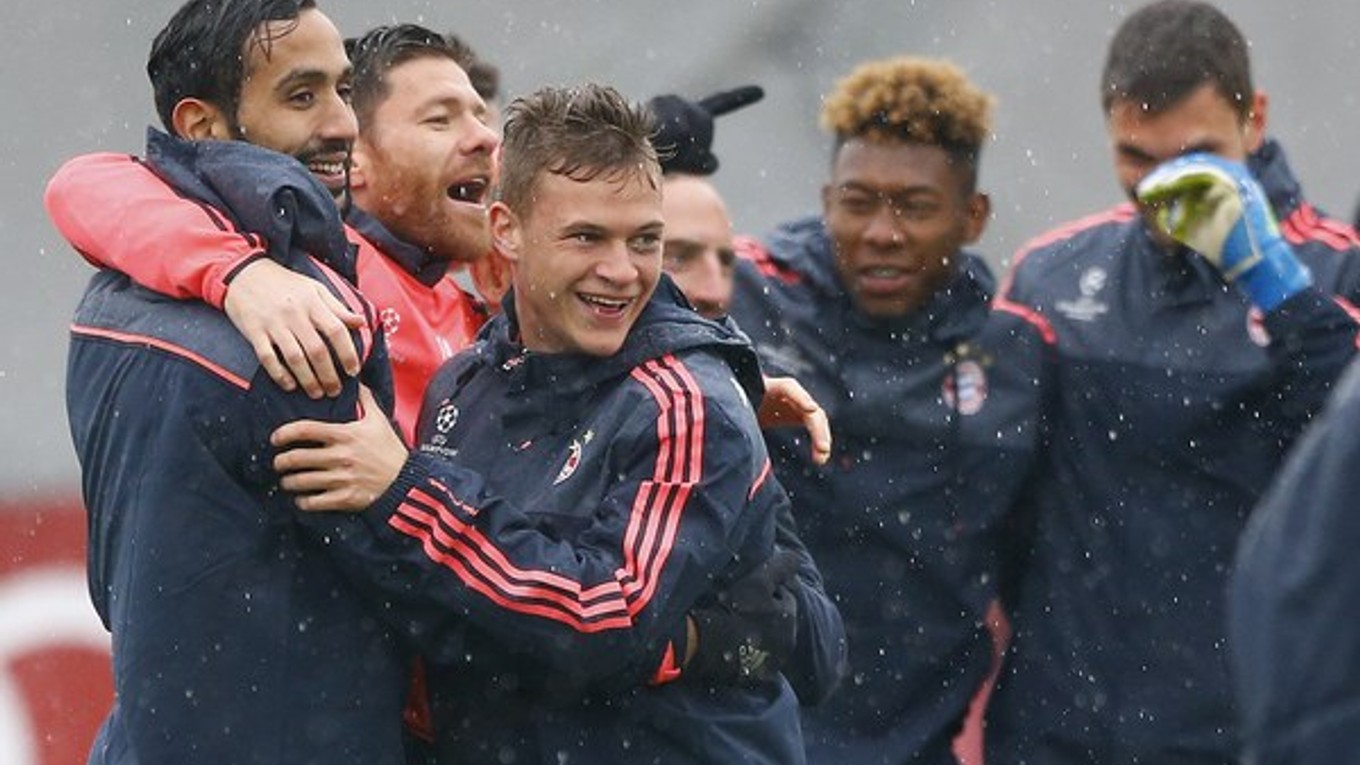 Benatia (vľavo) na tréningu Bayernu.