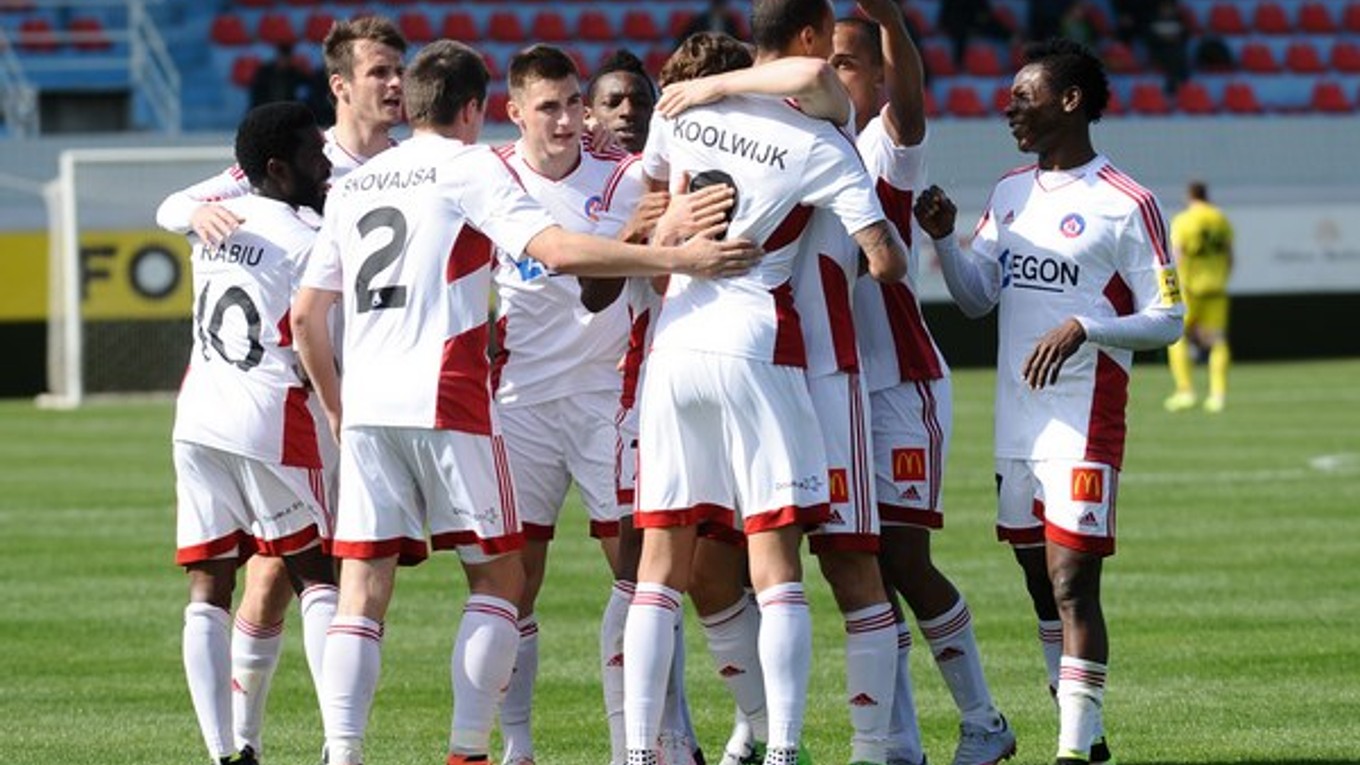 Futbalisti AS Trenčín postúpili do finále Slovnaft Cupu.