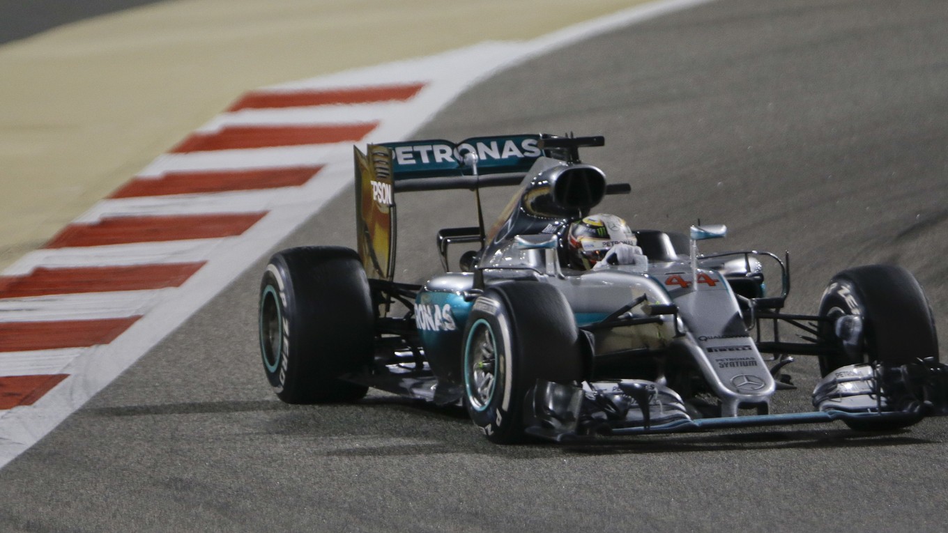 Lewis Hamilton v tejto sezóne stále čaká na premiérové víťazstvo.