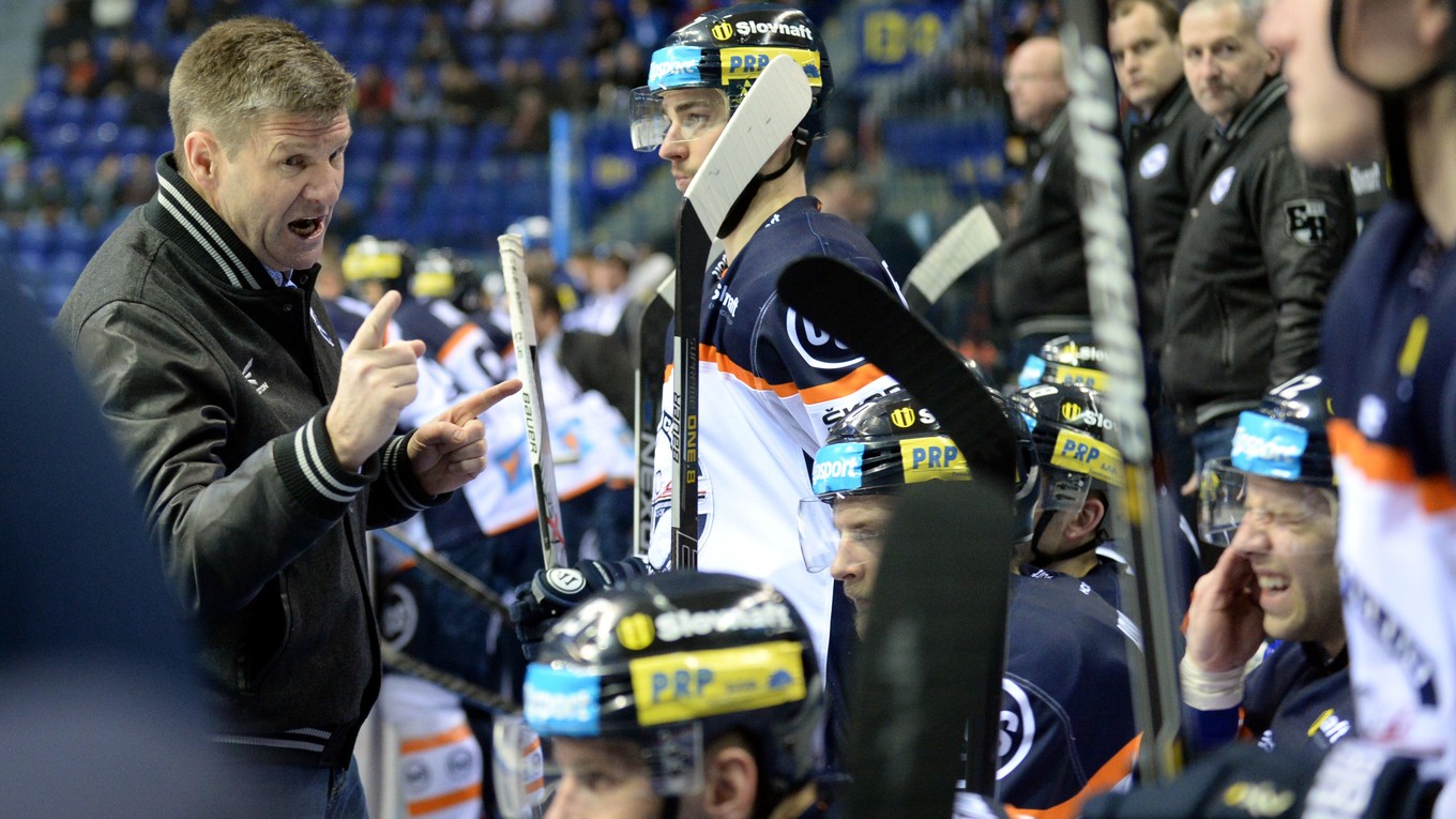 Rostislav Čada bude udeľovať pokyny aj naďalej na lavičke HC Košice.