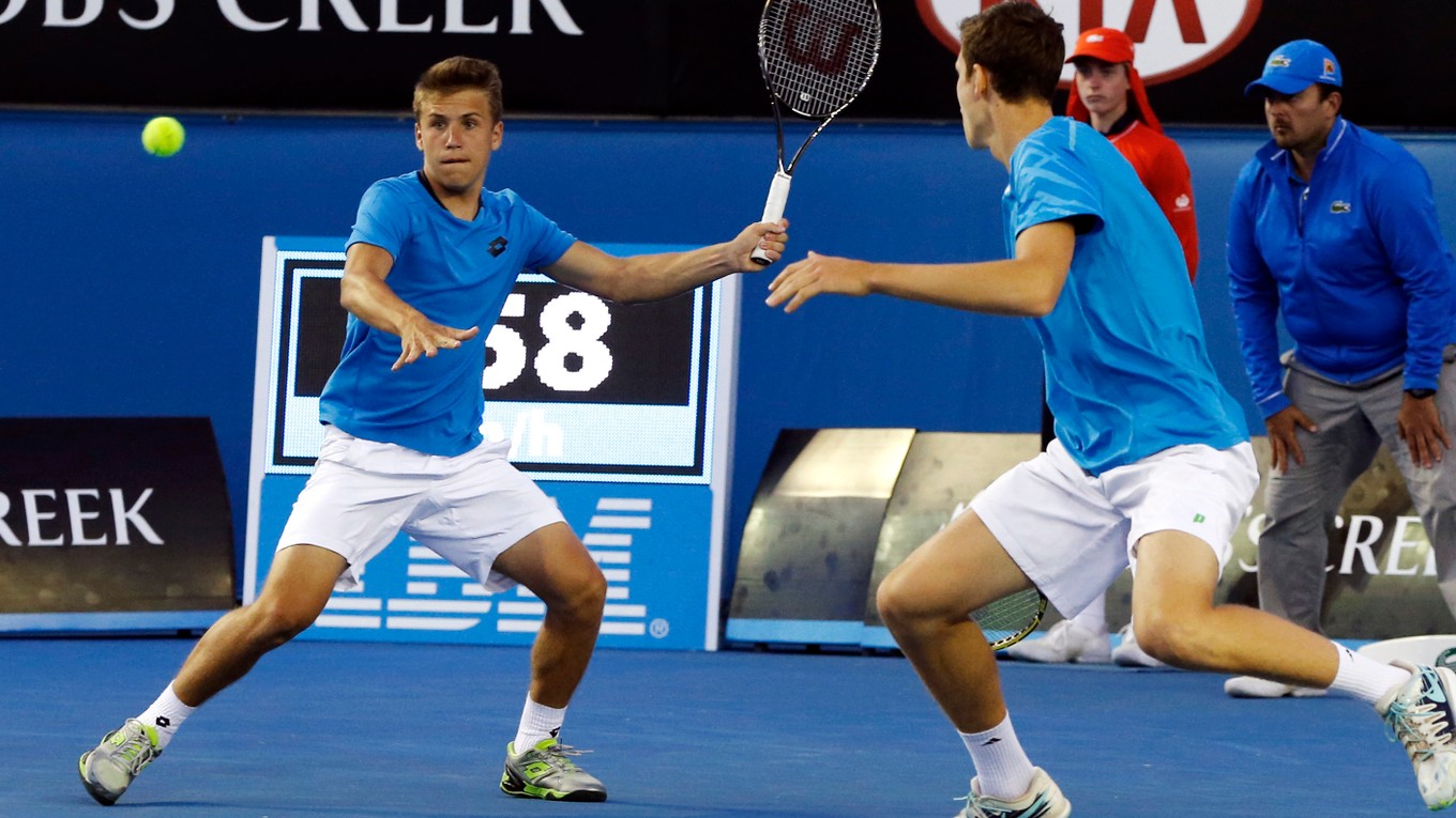 Molčan (vľavo) si vlani v januári zahral vo finále juniorskej štvorhry na Australian Open.