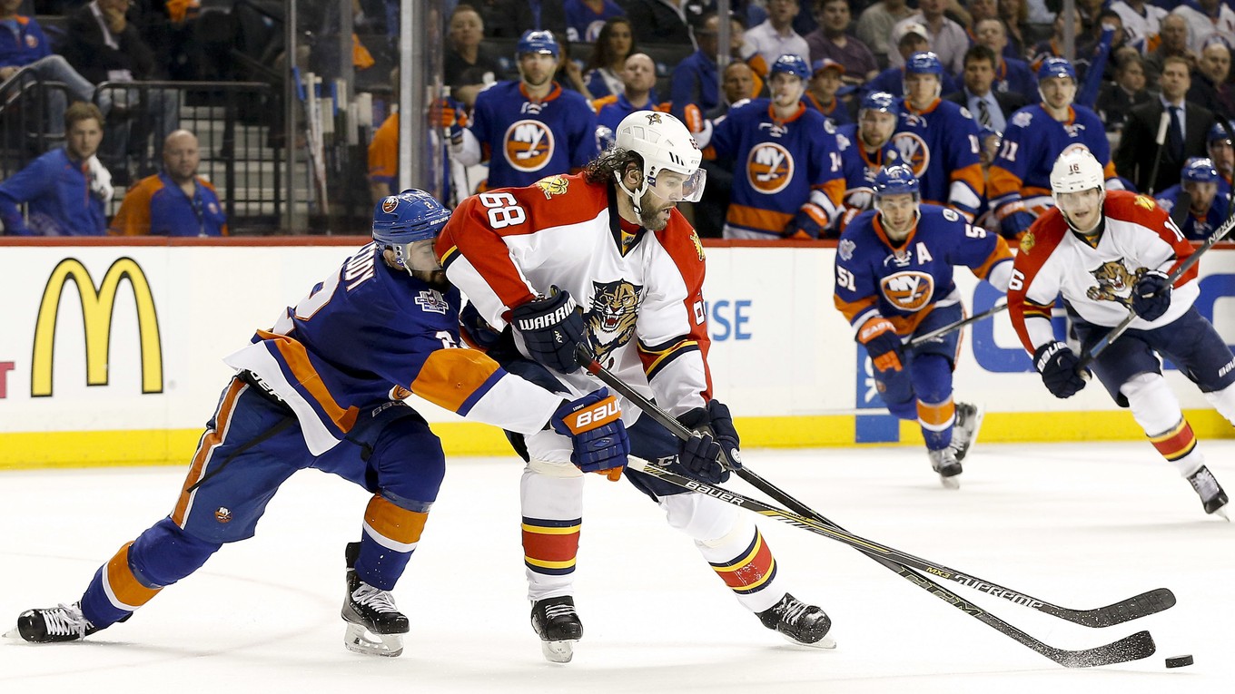 Jaromír Jágr (v strede) opäť prispel k víťazstvu Floridy.