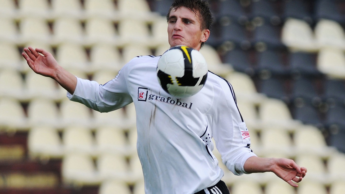 Do zahraničia putoval Farkaš z vtedy ešte prvoligovej Petržalky.