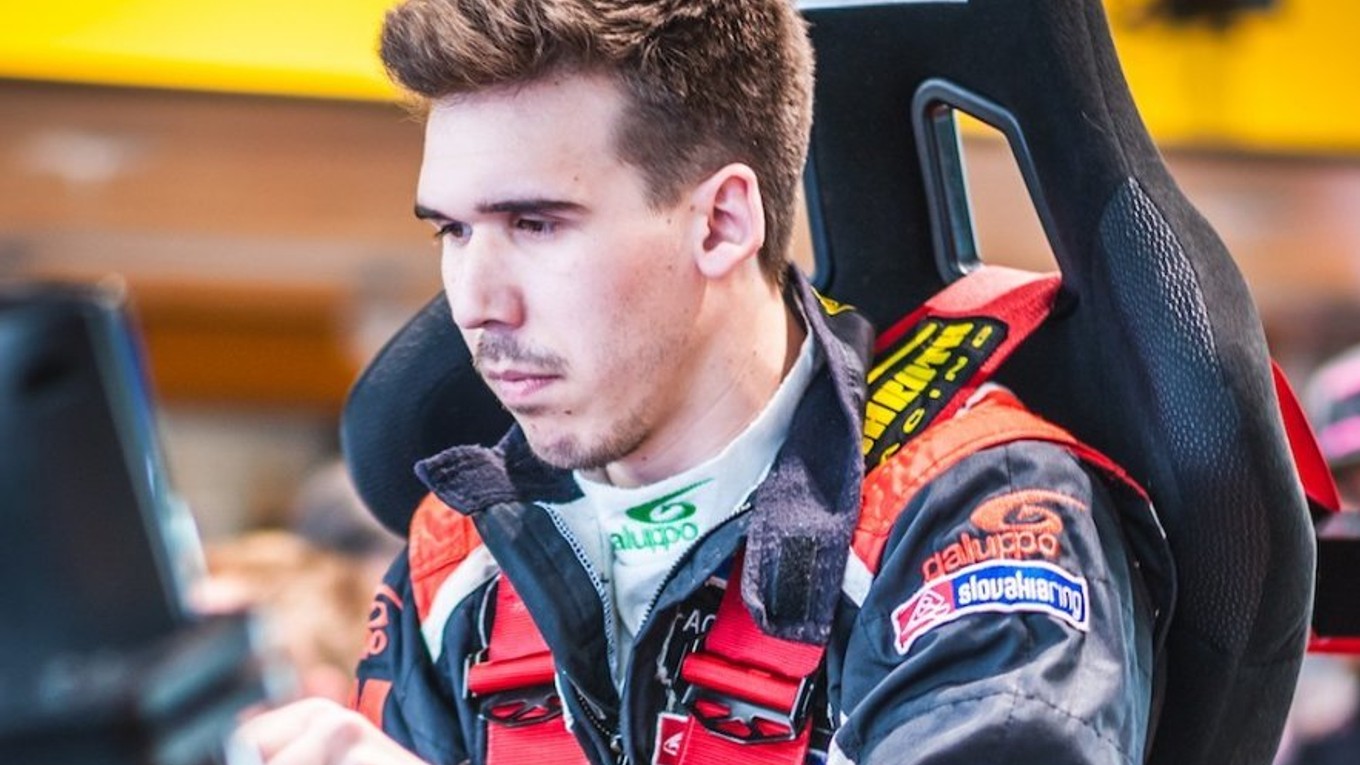 Richard Gonda na simulátore.