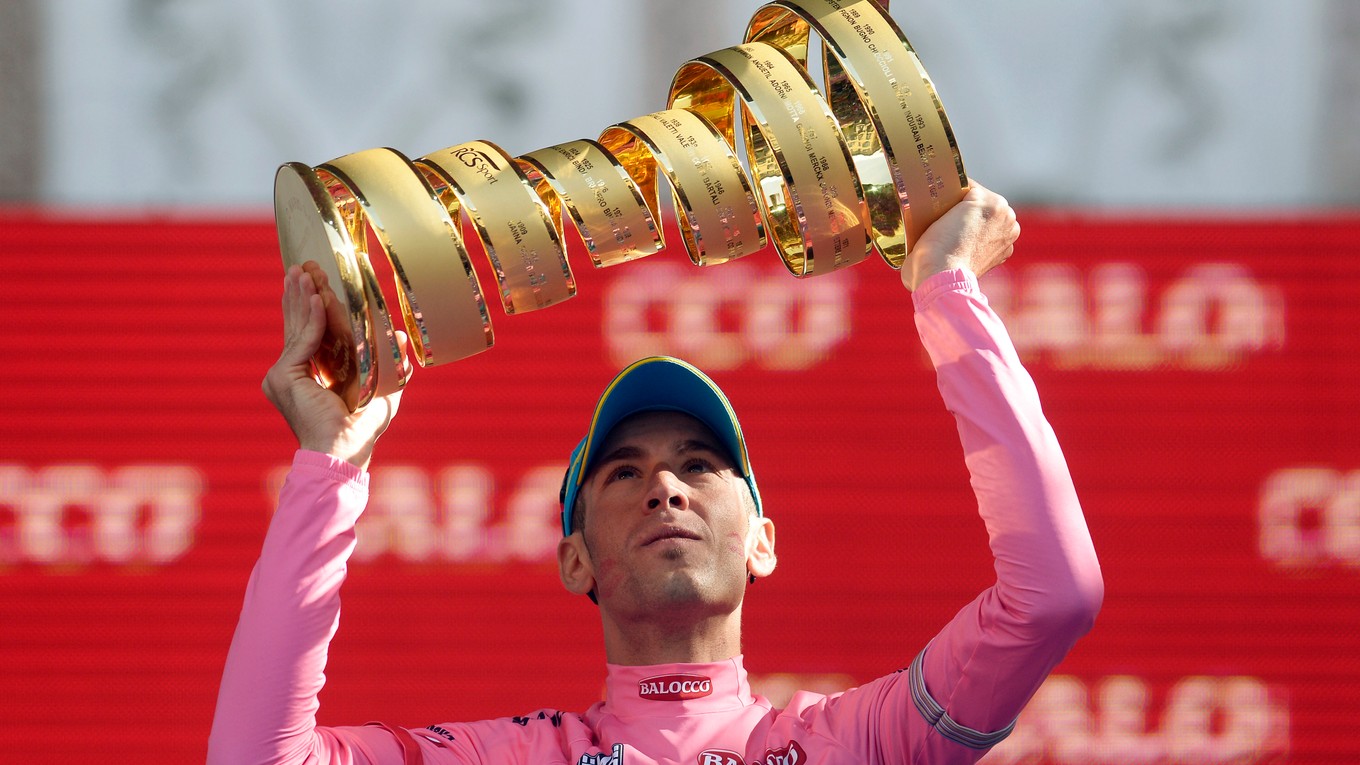 Najväčším favoritom na celkové víťazstvo je šampión Giro d'Italia z roku 2013 Vincenzo Nibali.