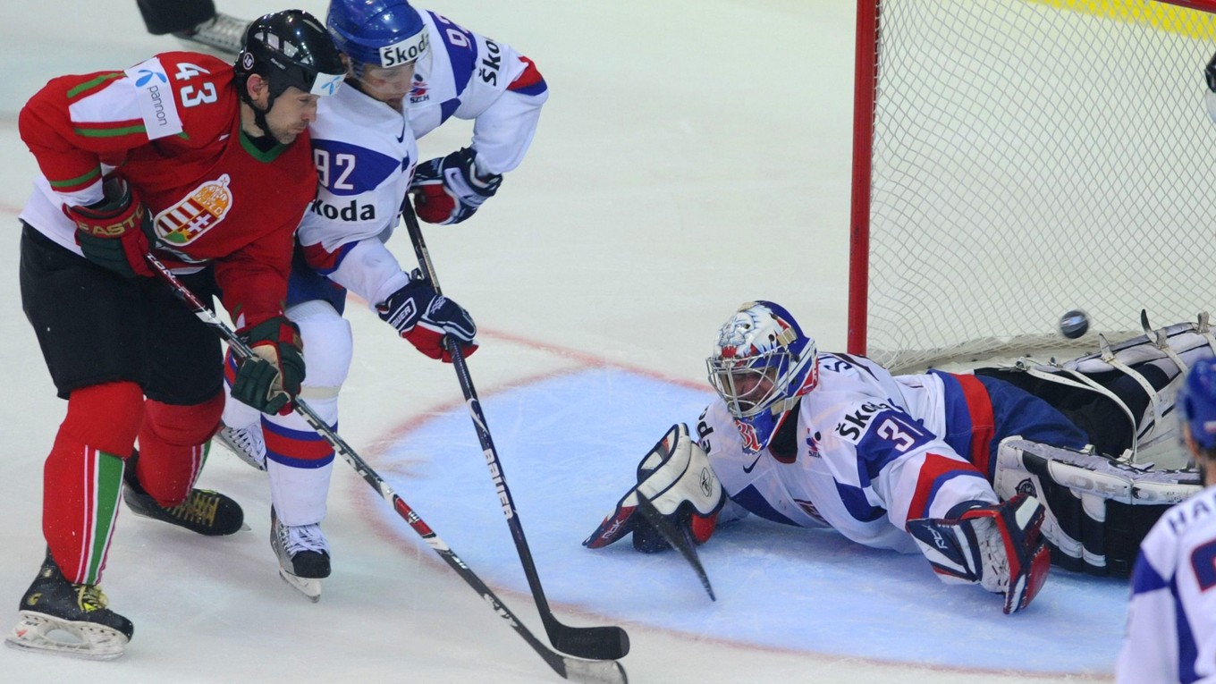 V roku 2009 na MS slovenskí hokejisti vyhrali nad Maďarskom len teste 4:3.