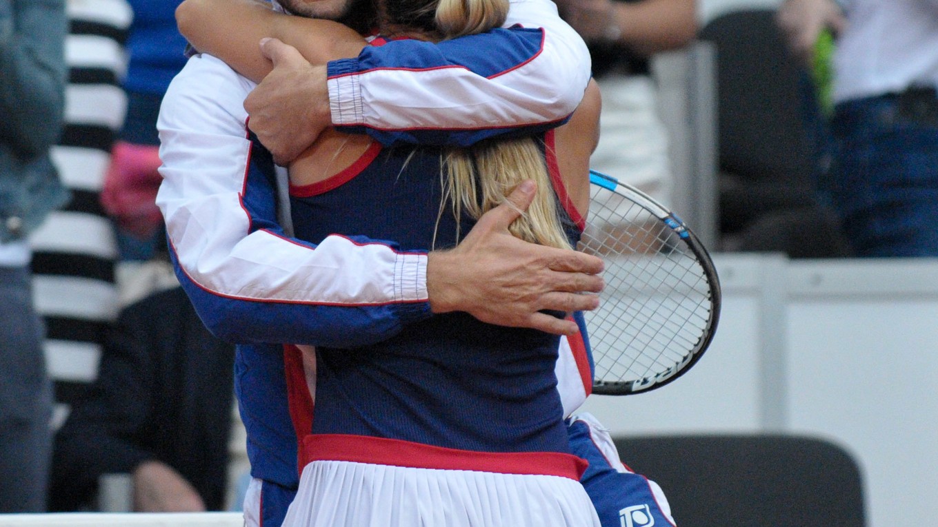 S koučom Liptákom zažíva Dominika Cibulková po Fed Cupe víťaznú radosť aj na turnaji v Madride. Zostáva posledná prekážka. 
