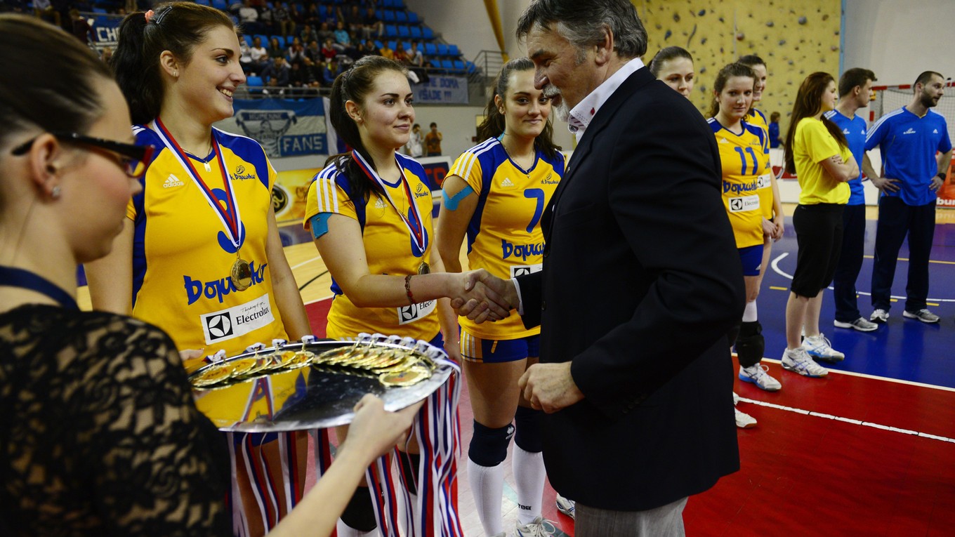 Abrhámová (prvá zľava) sa v roku 2014 z titulu tešila aj v drese bratislavského Doprastavu.