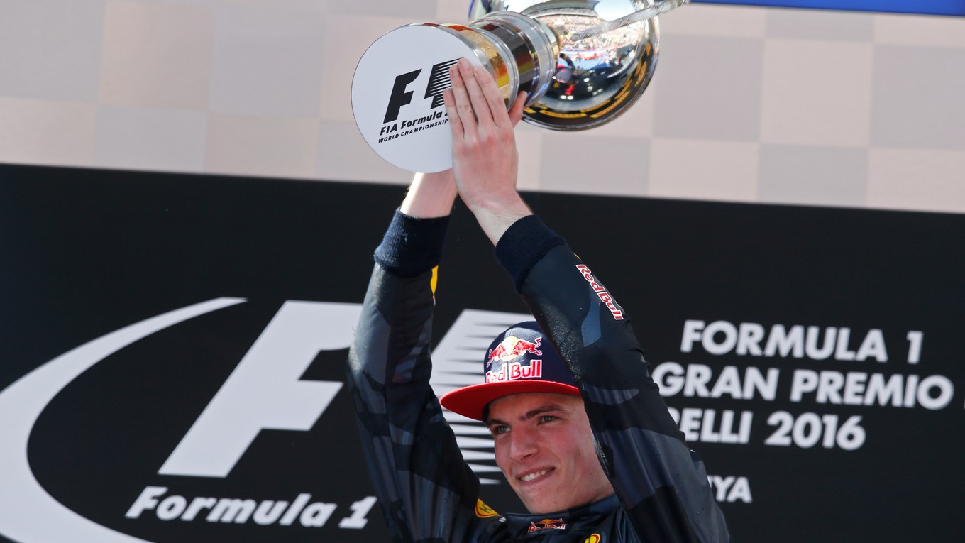 Začiatok úspešnej kariéry ovenčenej mnohými trofejami? Max Verstappen rozhodne má výborný jazdecký potenciál.