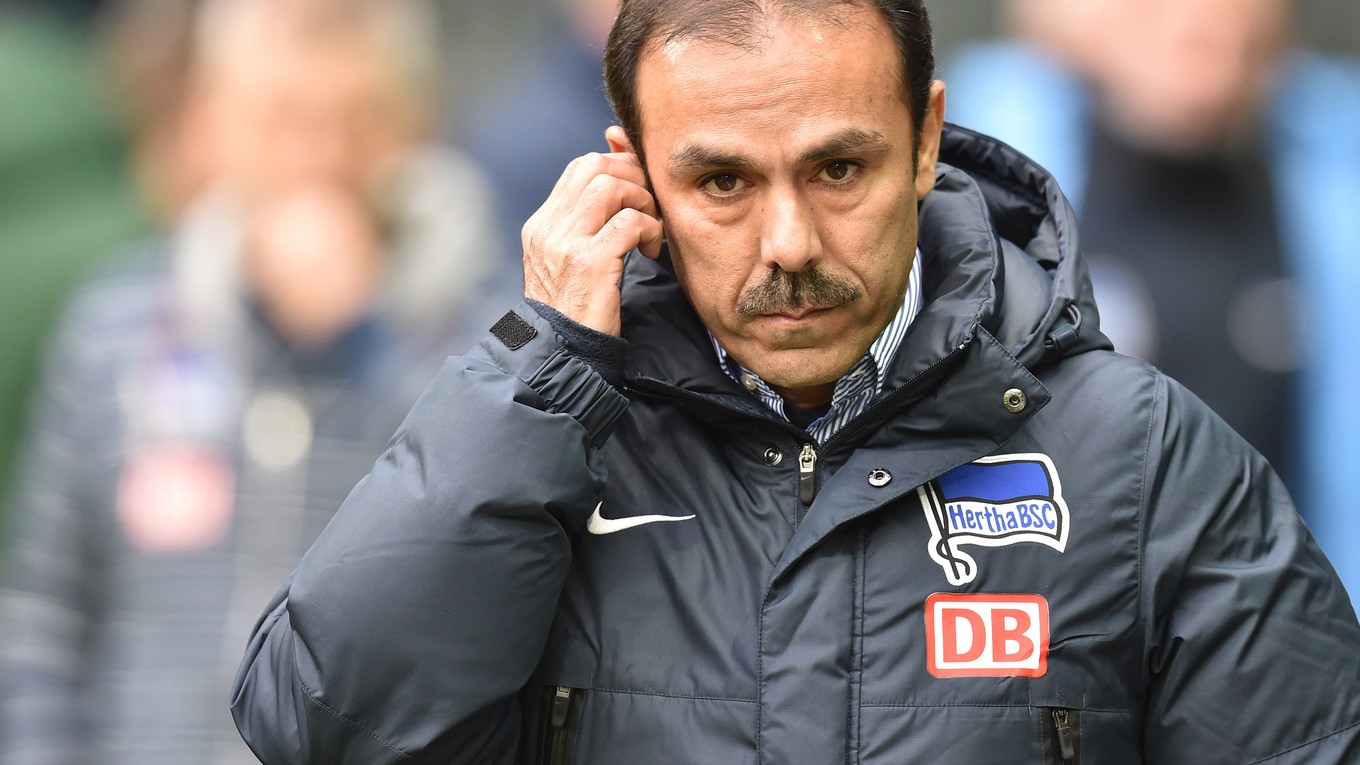 Pred holandským koučom stojí náročná výzva dostať slávny klub naspäť medzi bundesligovú elitu.