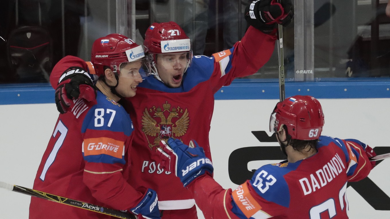 Najlepší ruský útok sa tešil už z pätnástich gólov na MS – Vadim Šipačov (zľava), Arťomij Panarin a Jevgenij Dadonov. 